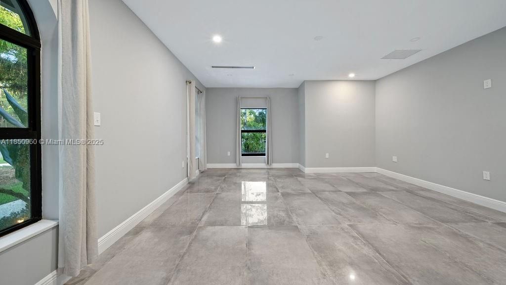 Empty room, Interior, Recessed Lighting