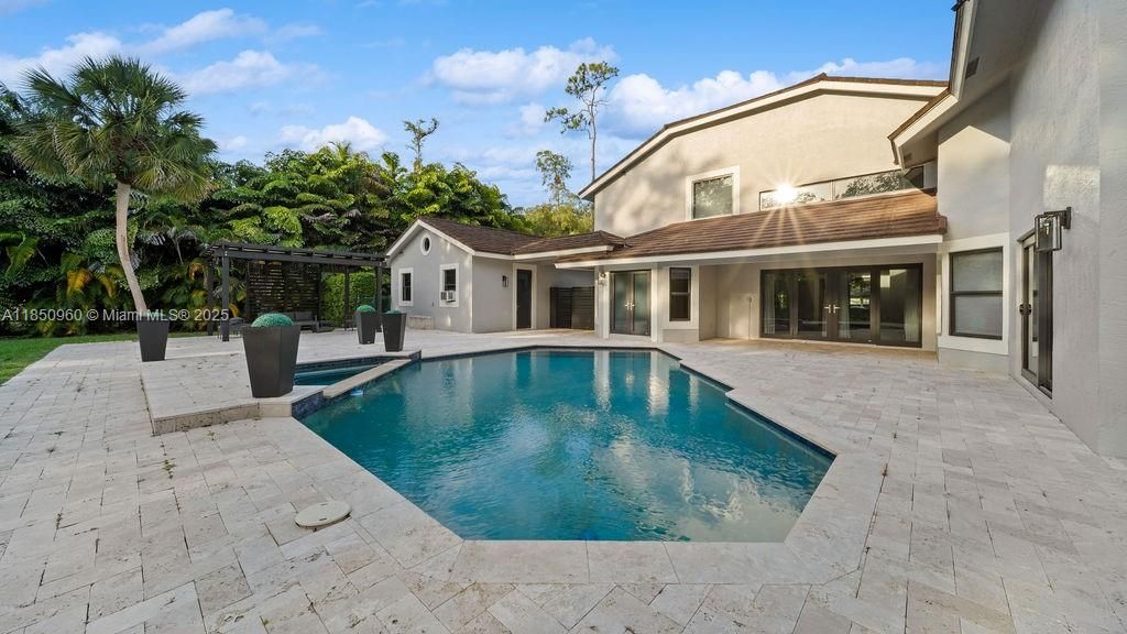 Exterior, Pool