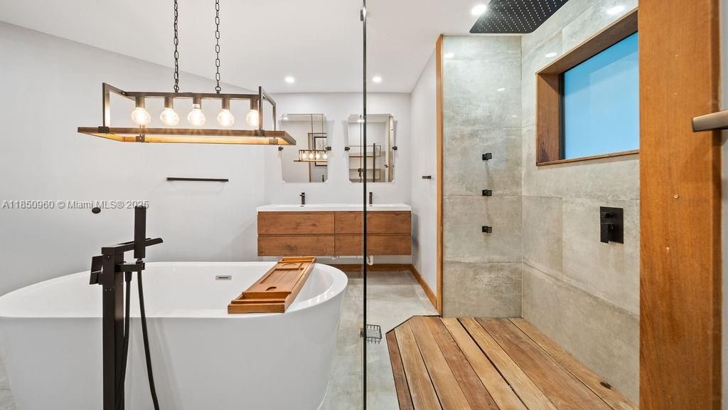Bathroom, Free Standing Baths, Glass Shower, Interior, Pendant Lights, Recessed Lighting