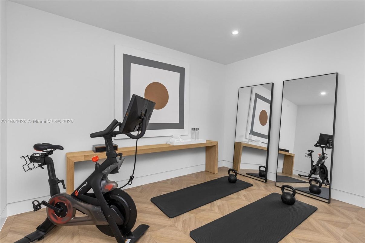 Fitness Equipment, Interior, Recessed Lighting, Wood Texture Flooring