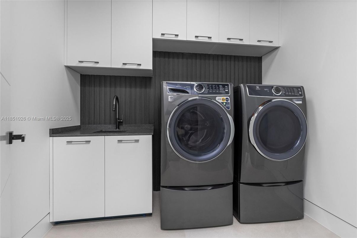Interior, Washer