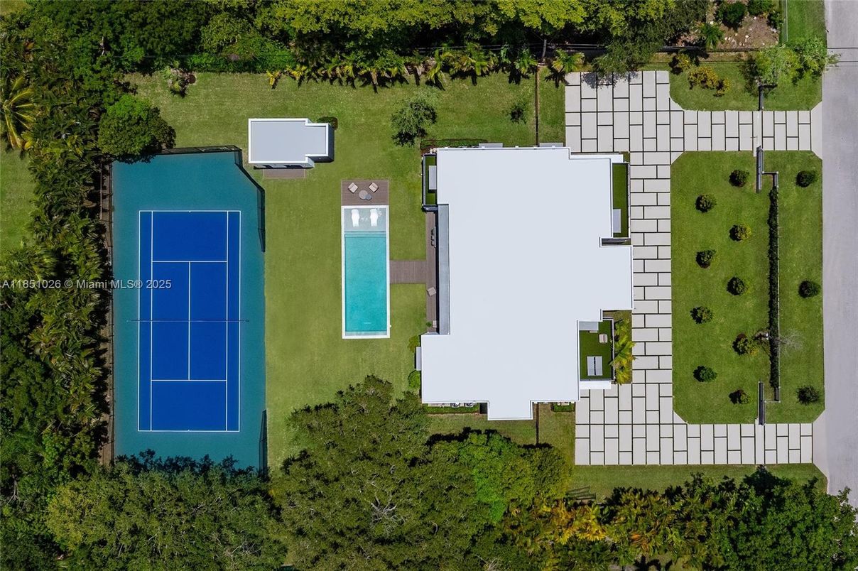 Exterior, Drone