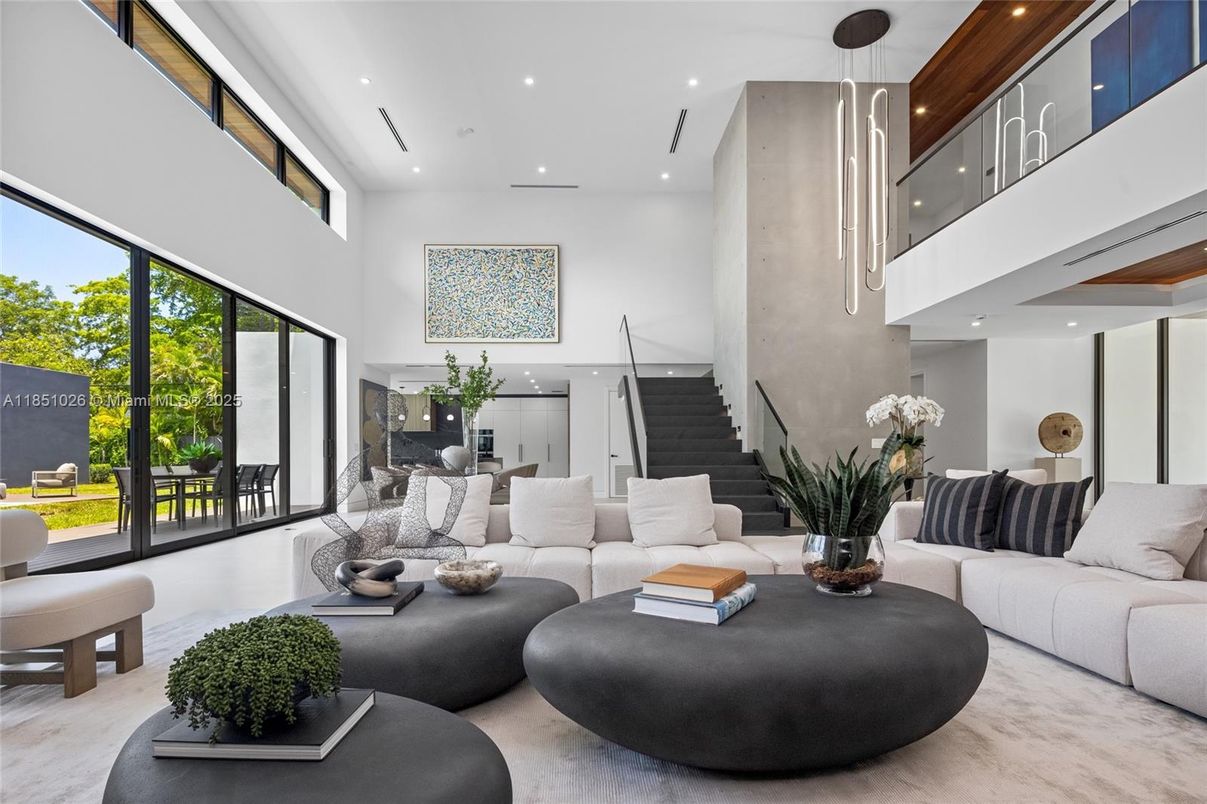 Dining room, Interior, Living room, Pendant Lights, Recessed Lighting