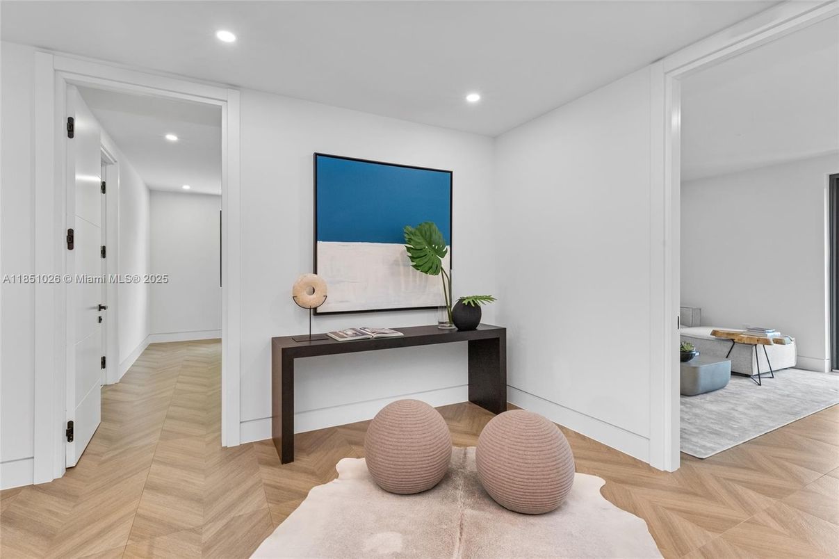 Interior, Recessed Lighting, Wood Texture Flooring