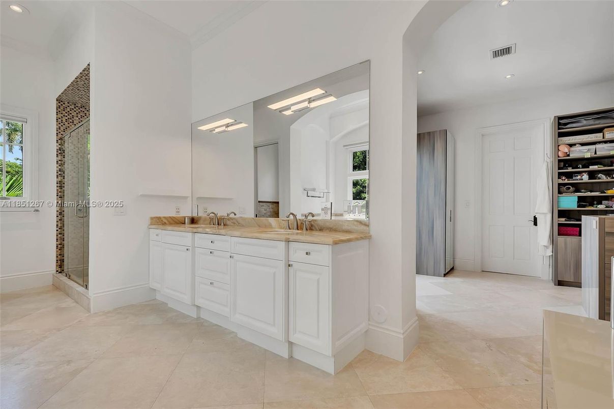 Bathroom, Dual Sink Vanities, Interior, Recessed Lighting