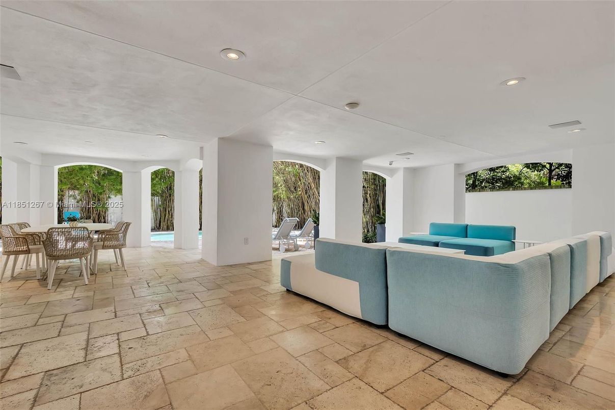 Dining room, Interior, Living room, Recessed Lighting