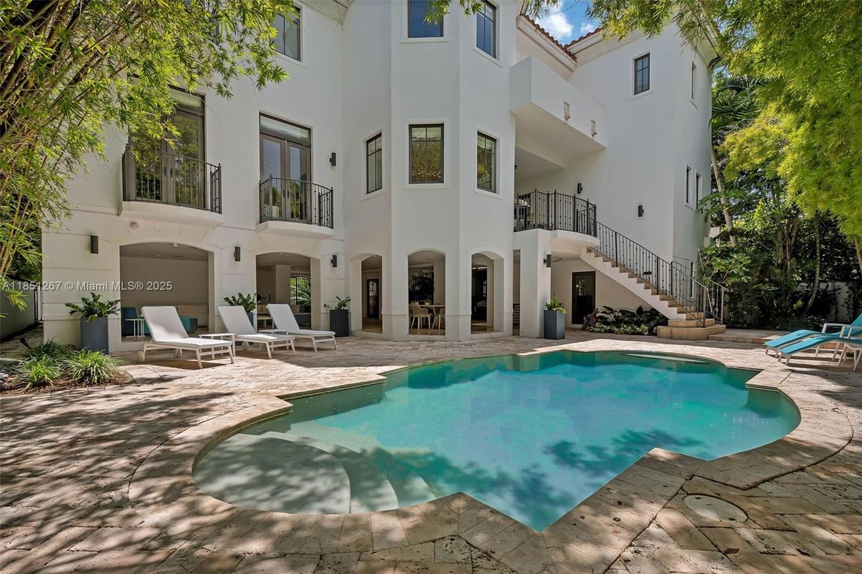 Exterior, Pool