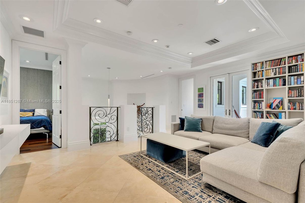 Interior, Living room, Pendant Lights, Recessed Lighting