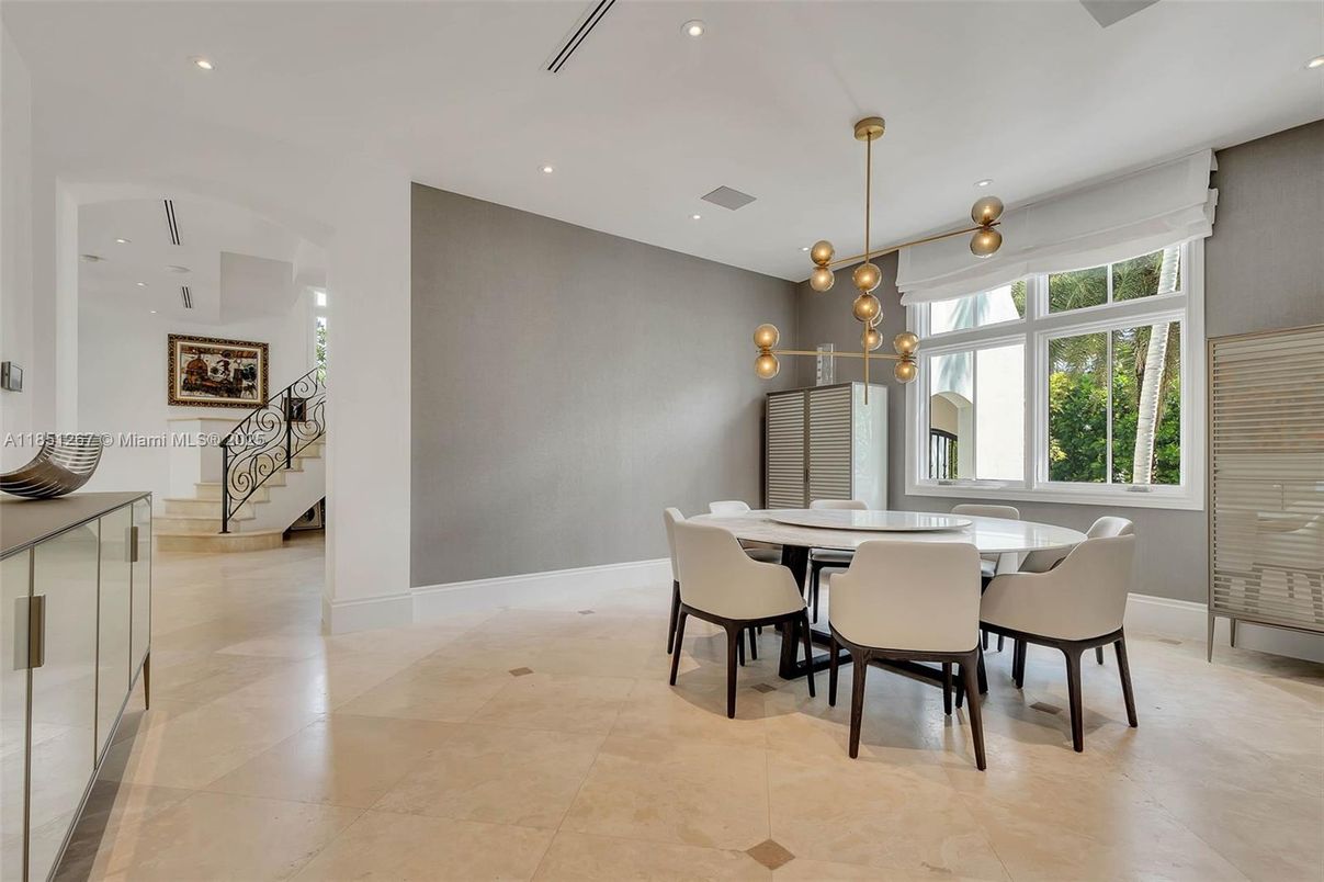 Dining room, Interior, Pendant Lights, Recessed Lighting