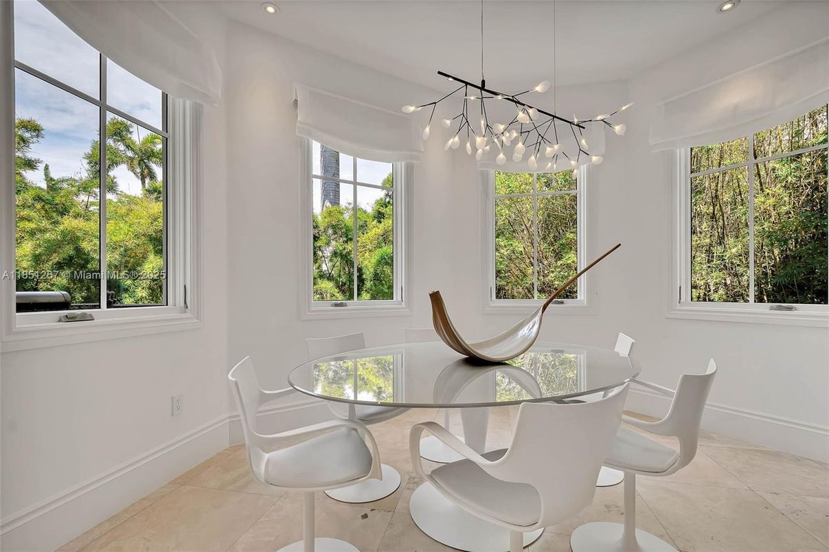 Dining room, Interior, Pendant Lights, Recessed Lighting