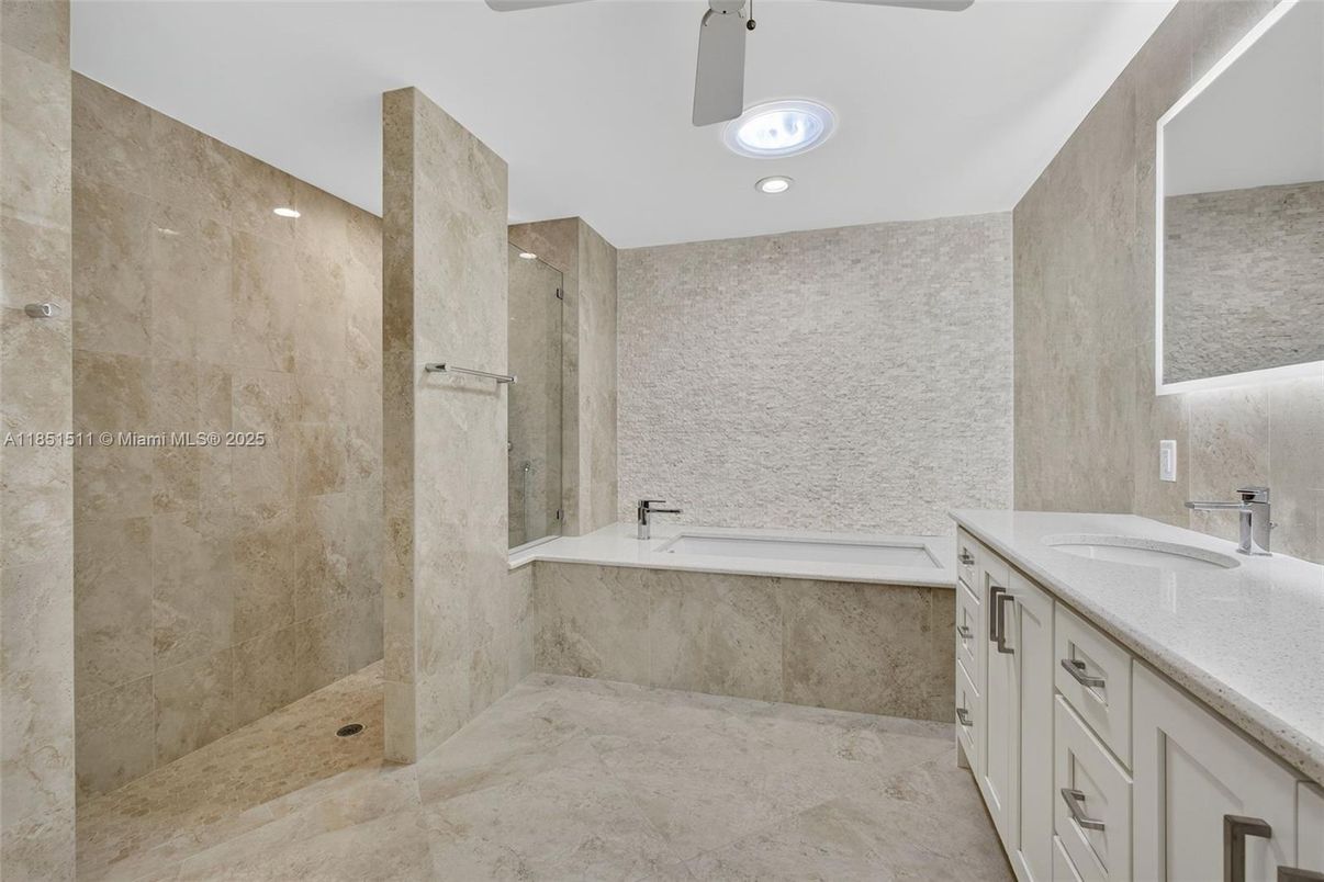 Bathroom, Dual Sink Vanities, Interior, Recessed Lighting