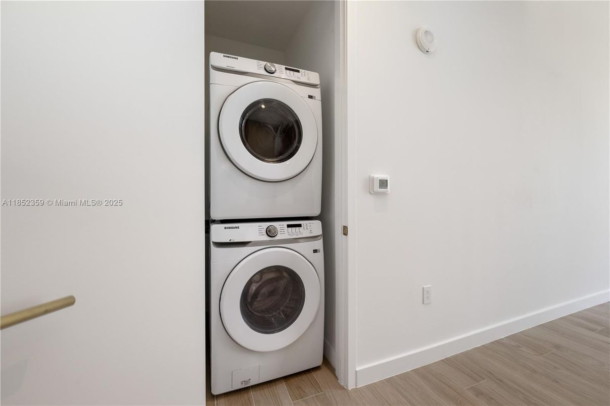 Interior, Utility Closets, Washer, Wood Texture Flooring