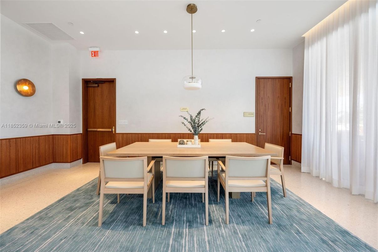 Dining room, Interior, Pendant Lights, Recessed Lighting