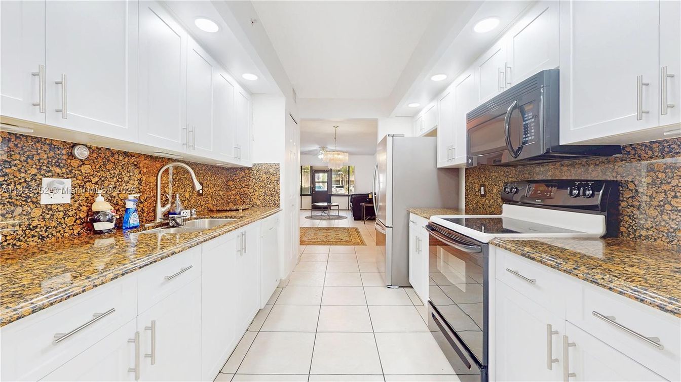 Dining room, Interior, Kitchen, Pendant Lights, Recessed Lighting