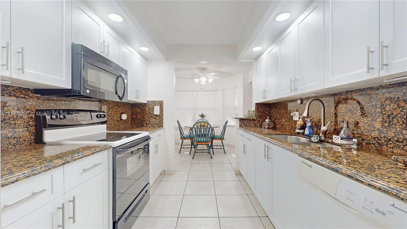 Dining room, Interior, Kitchen, Recessed Lighting