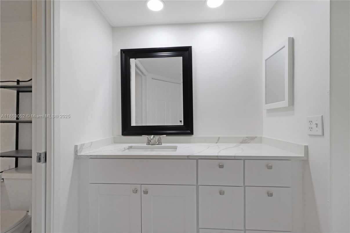 Bathroom, Dual Sink Vanities, Interior, Recessed Lighting