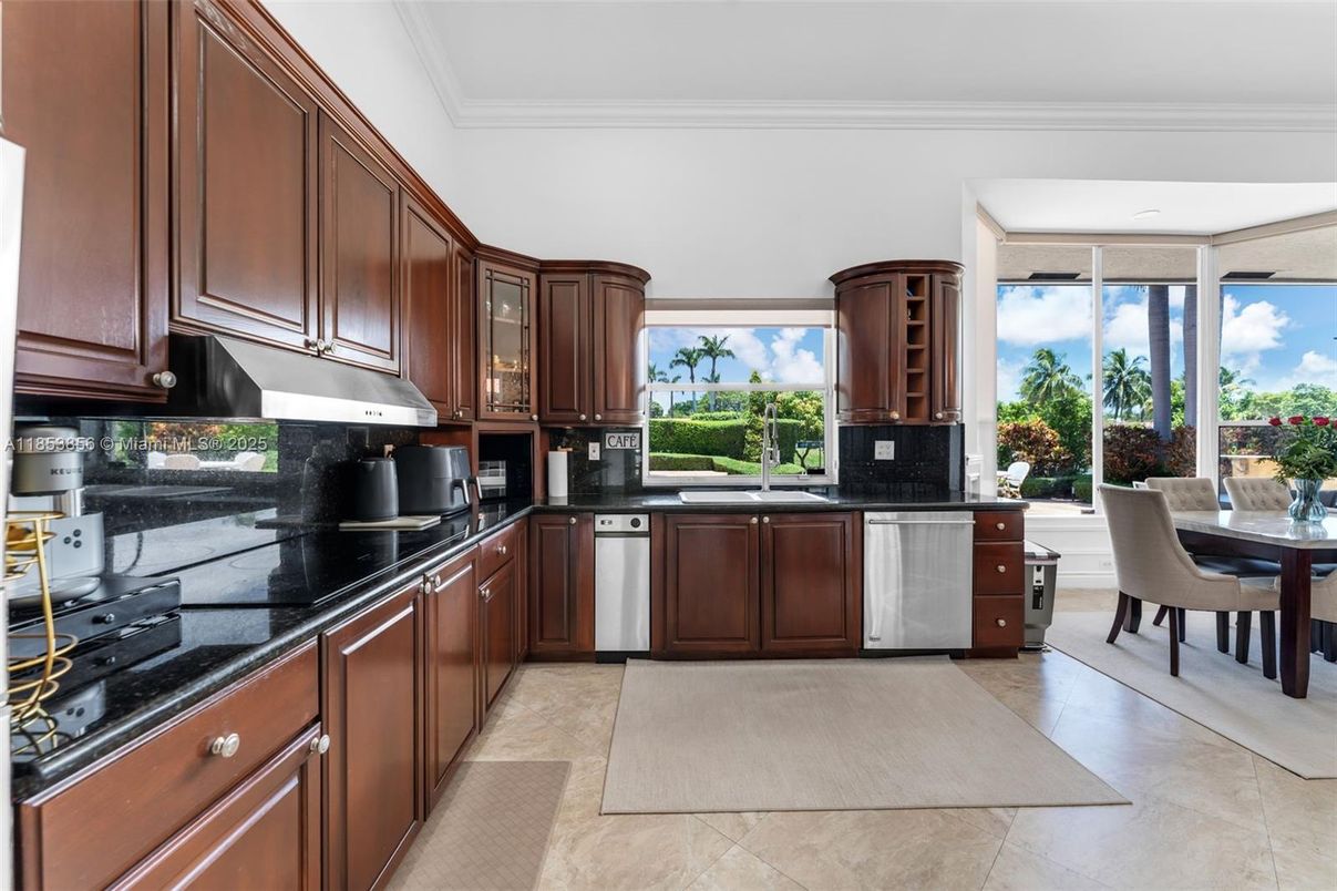 Dining room, Interior, Kitchen, Stainless Steel Appliances