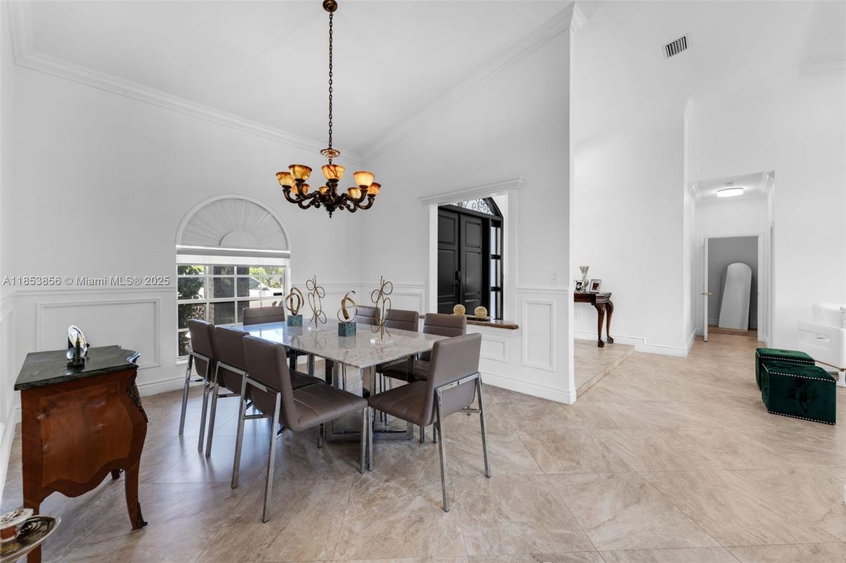 Chandelier, Dining room, Interior