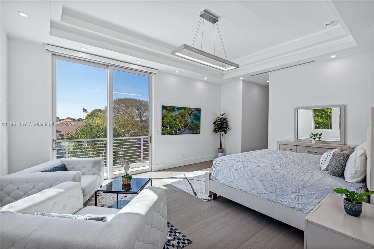 Bedroom, Interior, Pendant Lights, Recessed Lighting, Wood Texture Flooring