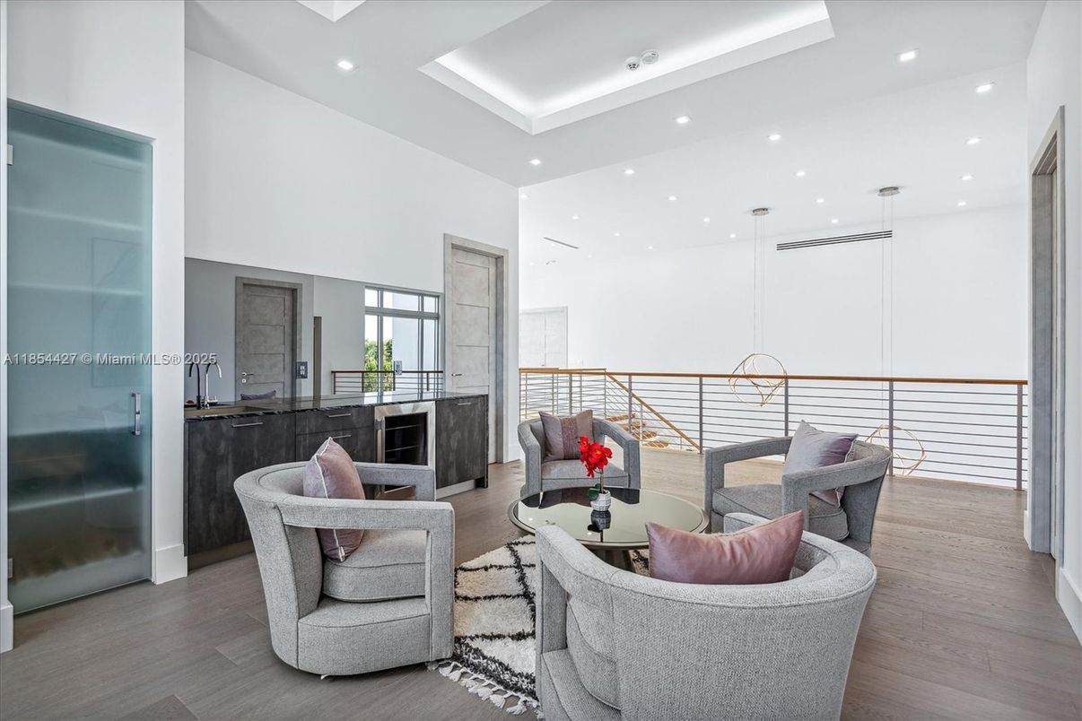 Interior, Living room, Pendant Lights, Recessed Lighting, Wood Texture Flooring