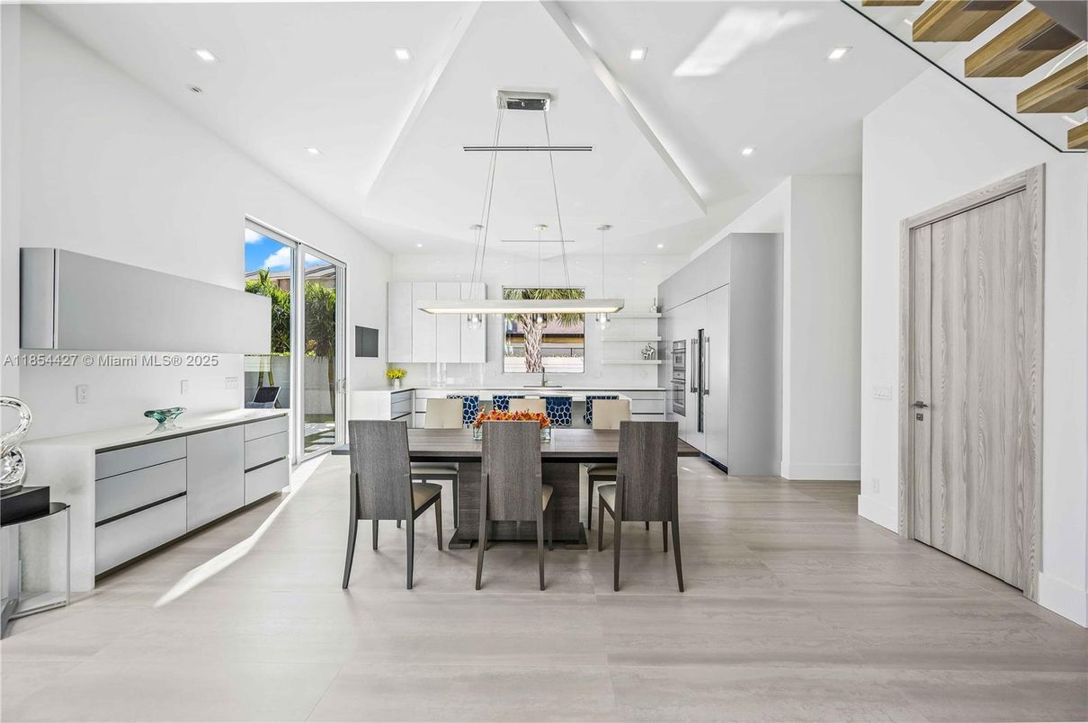 Dining room, Interior, Kitchen, Pendant Lights, Recessed Lighting, Stainless Steel Appliances