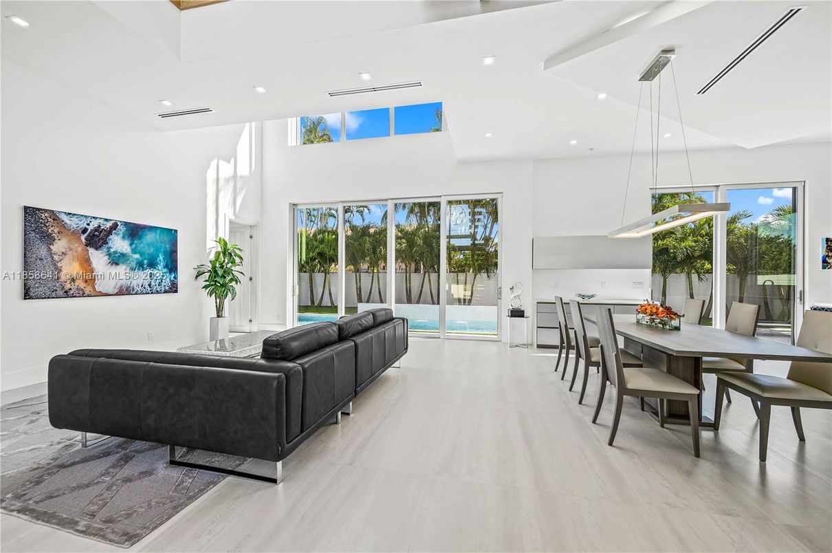 Dining room, Interior, Living room, Pendant Lights, Recessed Lighting