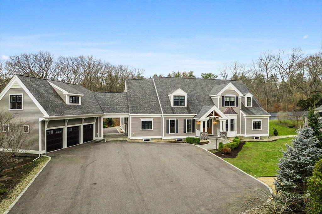 Attached, Exterior, Facade, Cape Cod