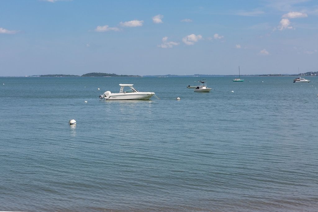 Exterior, Lake