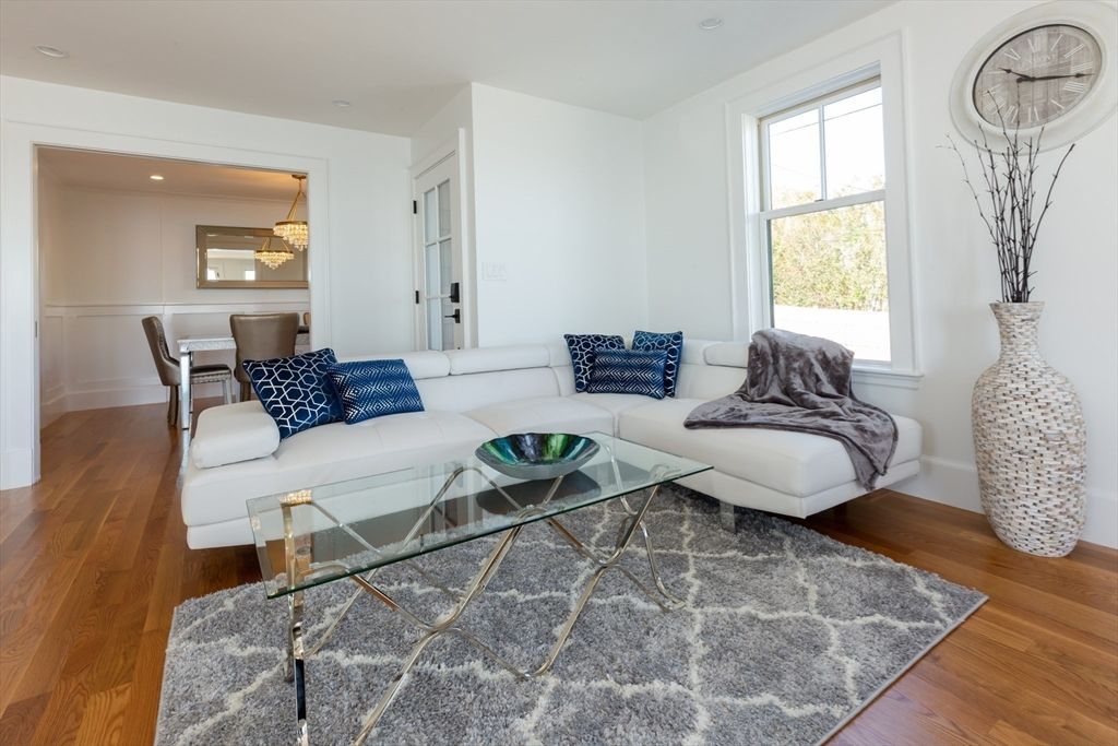 Dining room, Interior, Living room, Pendant Lights, Recessed Lighting, Wood Texture Flooring