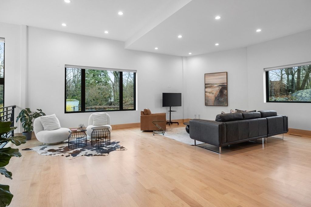 Interior, Living room, Recessed Lighting, Wood Texture Flooring