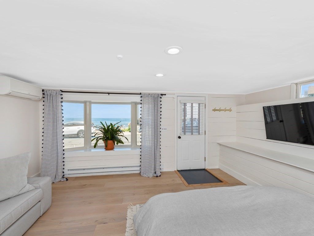 Interior, Recessed Lighting, Water, Wood Texture Flooring