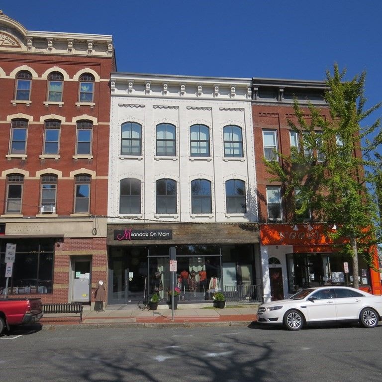 Exterior, Facade, Brick Facade, Rowhouse