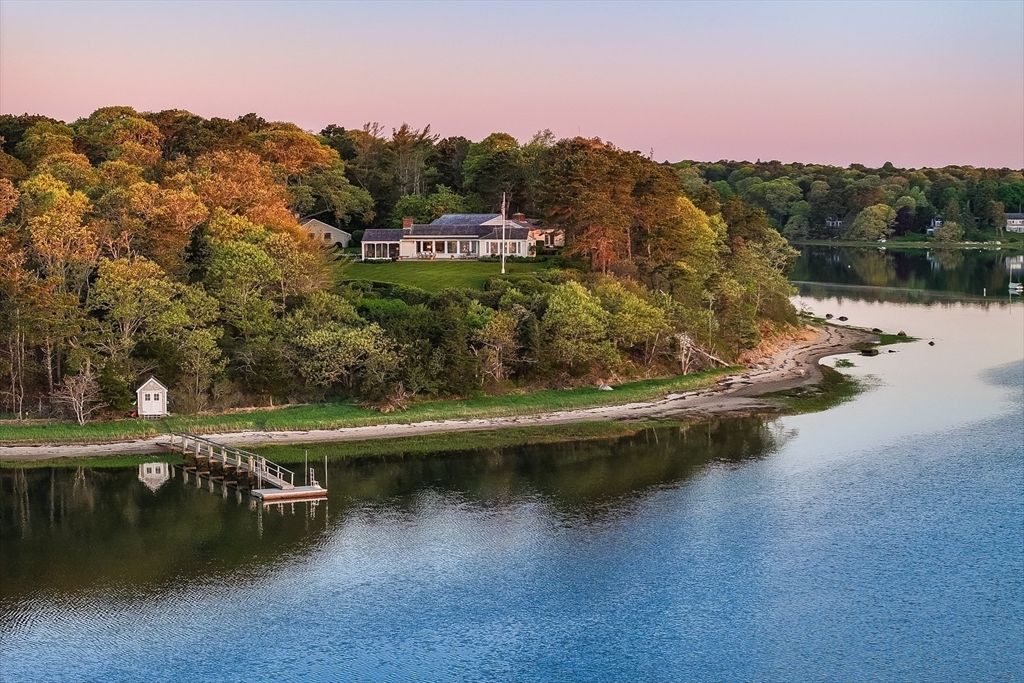 Exterior, Lake