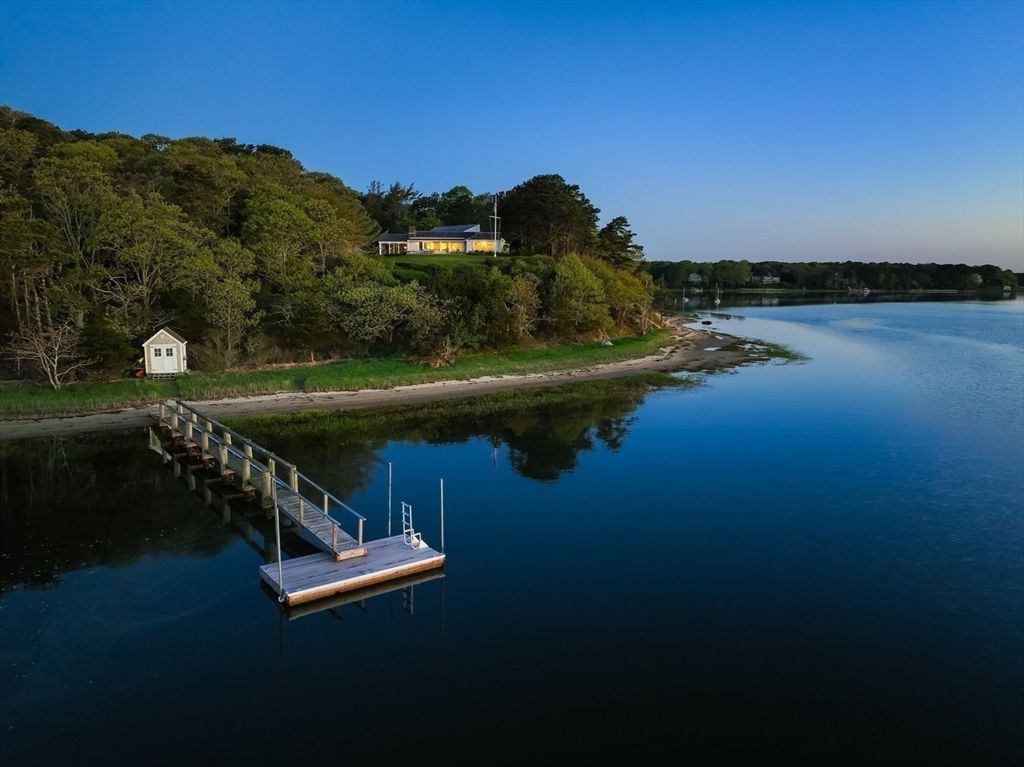 Exterior, Lake