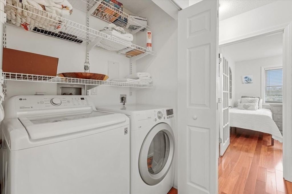Interior, Utility Closets, Washer, Wood Texture Flooring