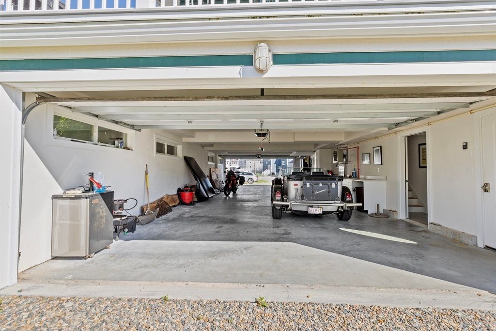 Garage, Interior