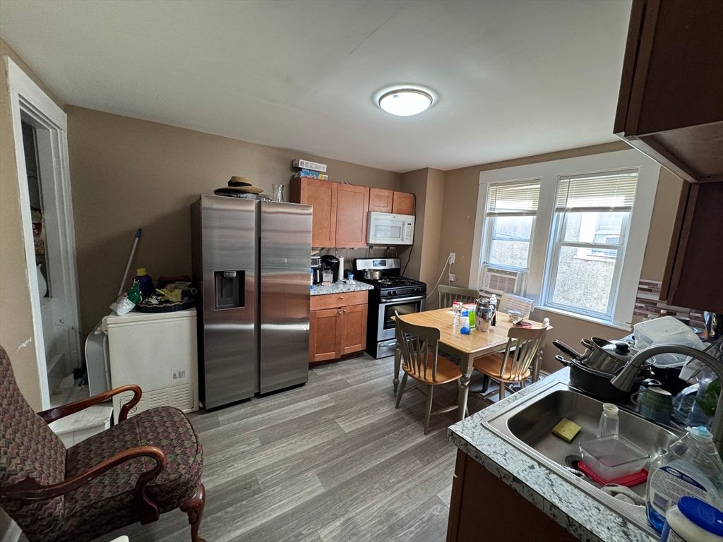 Dining room, Interior, Kitchen, Stainless Steel Appliances, Wood Texture Flooring