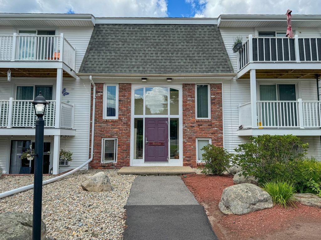 Exterior, Facade, Brick Facade, Cape Cod