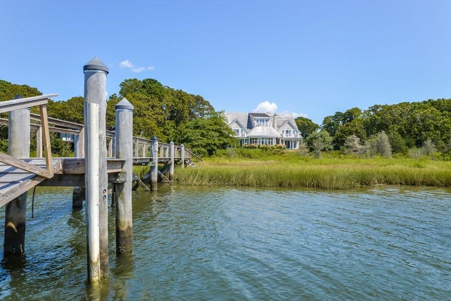 Exterior, Lake
