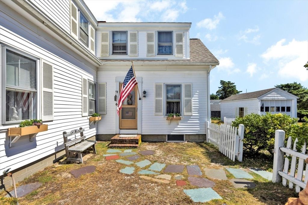 Exterior, Facade, None