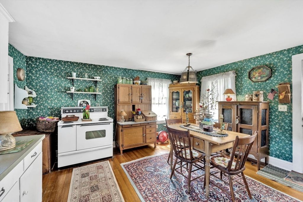 Dining room, Interior, Kitchen, Pendant Lights, Wood Texture Flooring