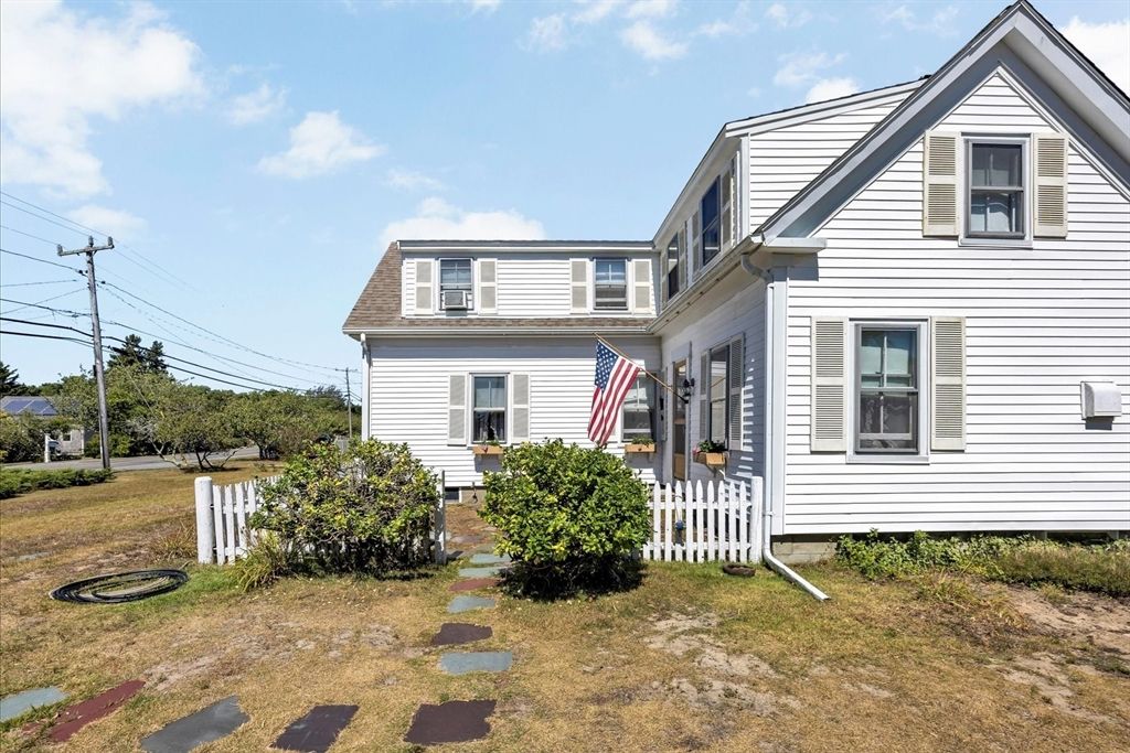 Backyard, Exterior, Facade, Queen Anne Victorian
