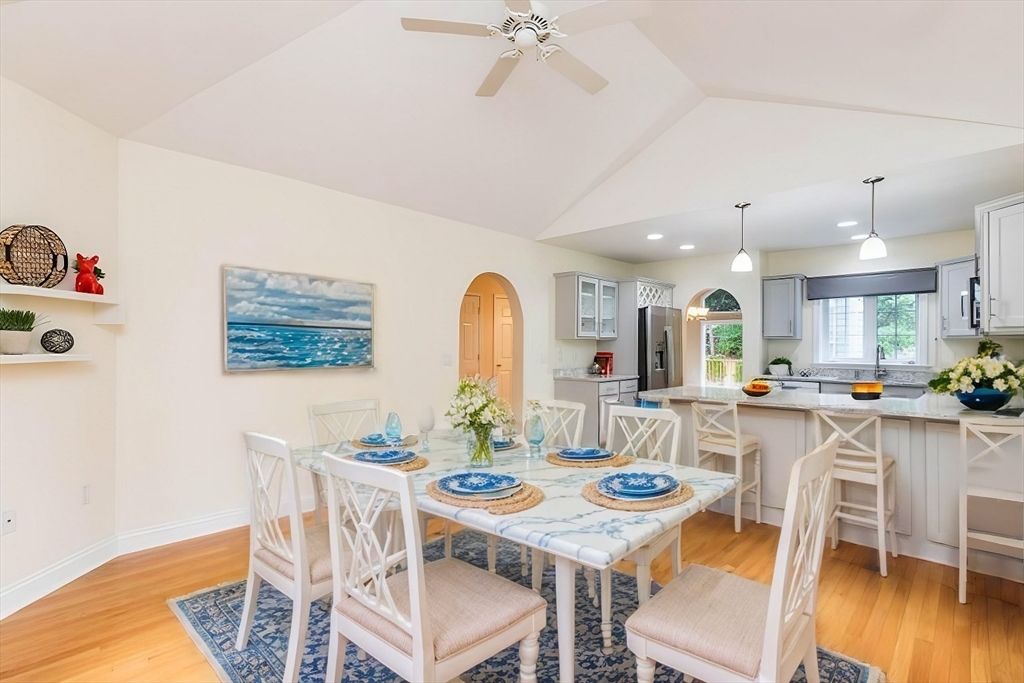 Dining room, Interior, Kitchen, Pendant Lights, Recessed Lighting, Wood Texture Flooring