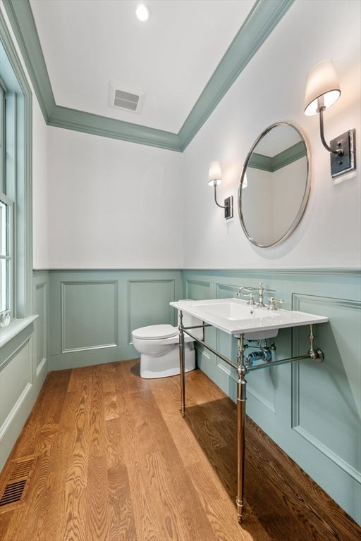Bathroom, Interior, Recessed Lighting, Wood Texture Flooring