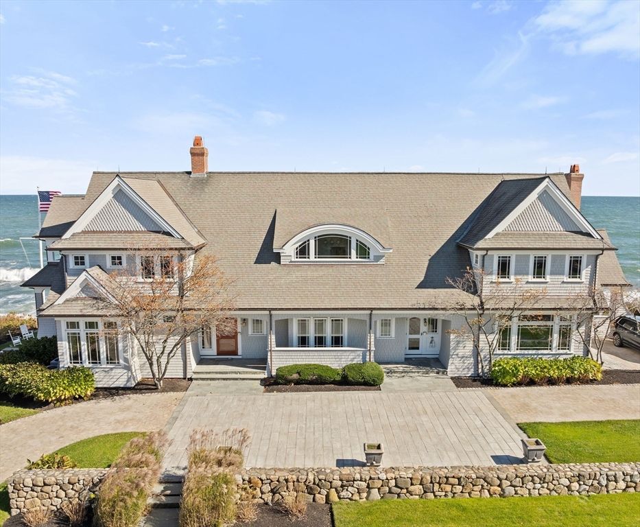 Exterior, Facade, Water, Queen Anne Victorian