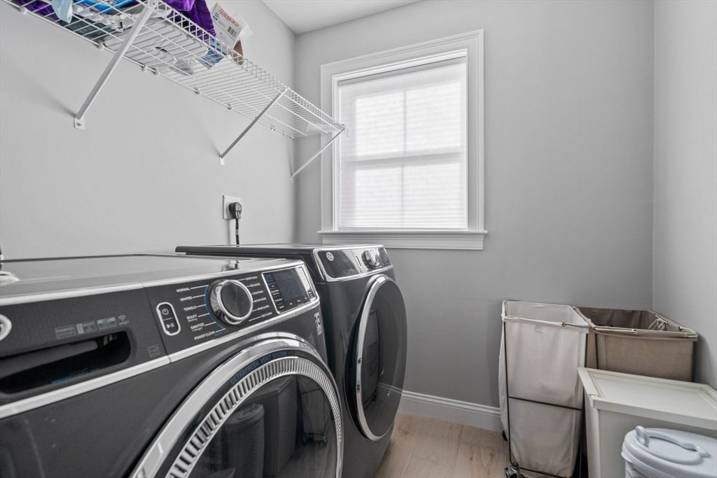 Interior, Washer, Wood Texture Flooring