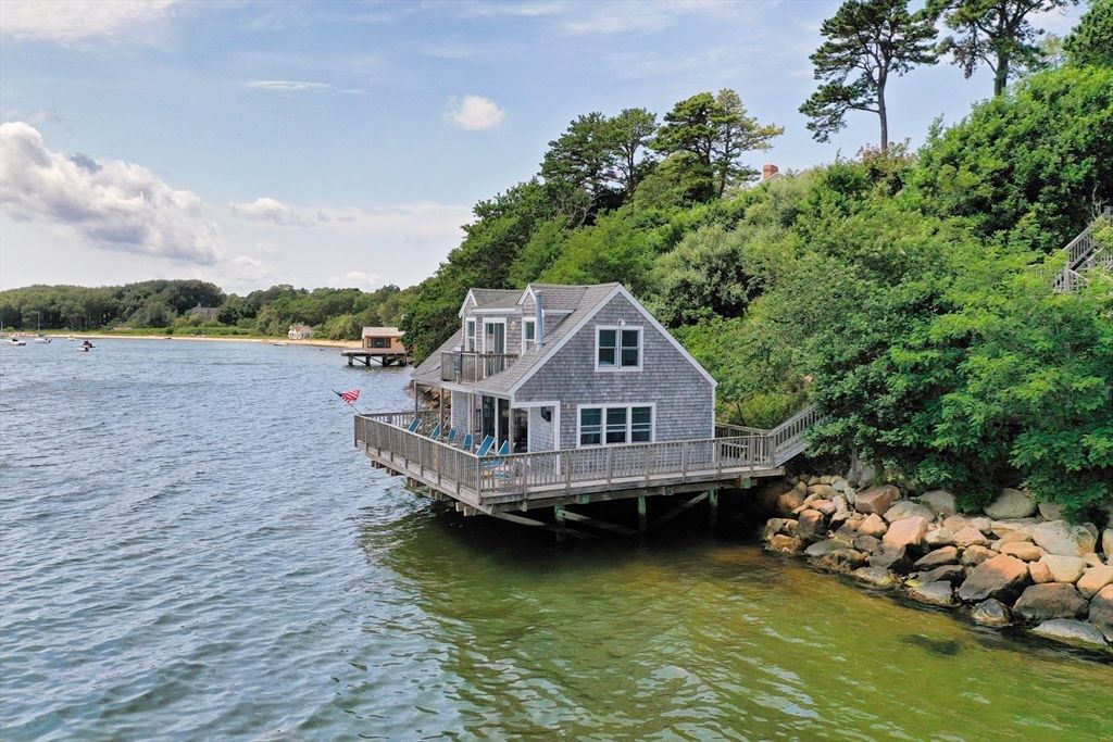Exterior, Lake