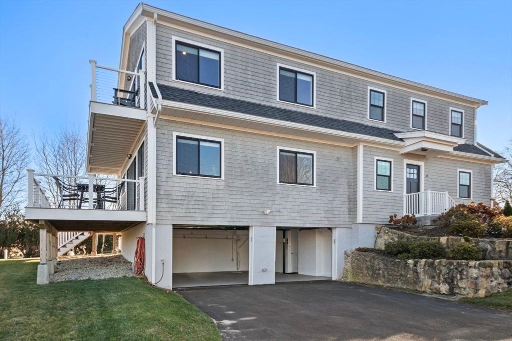 Attached, Exterior, Facade, Rowhouse