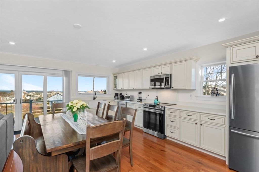 Dining room, Interior, Kitchen, Recessed Lighting, Stainless Steel Appliances, Wood Texture Flooring