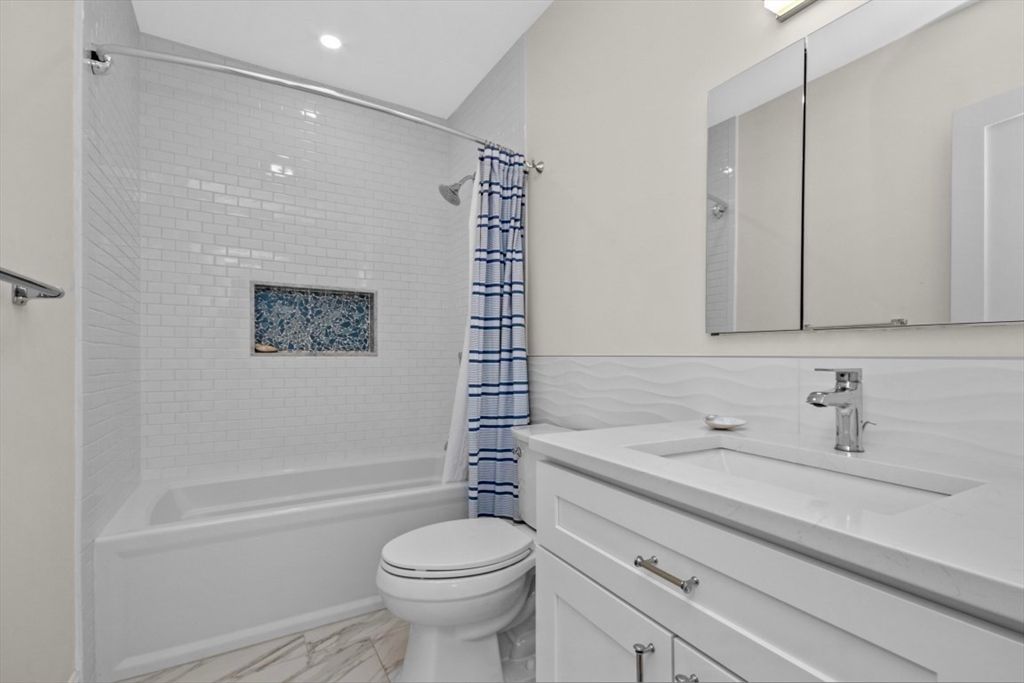 Bathroom, Interior, Marble, Recessed Lighting